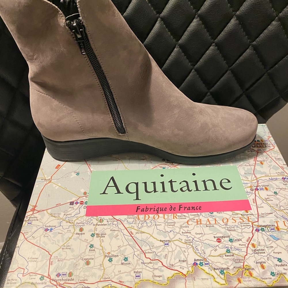 Aquitaine Women's Gray Ankle Boots